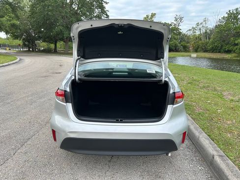 Used 2025 Toyota Corolla LE image 10