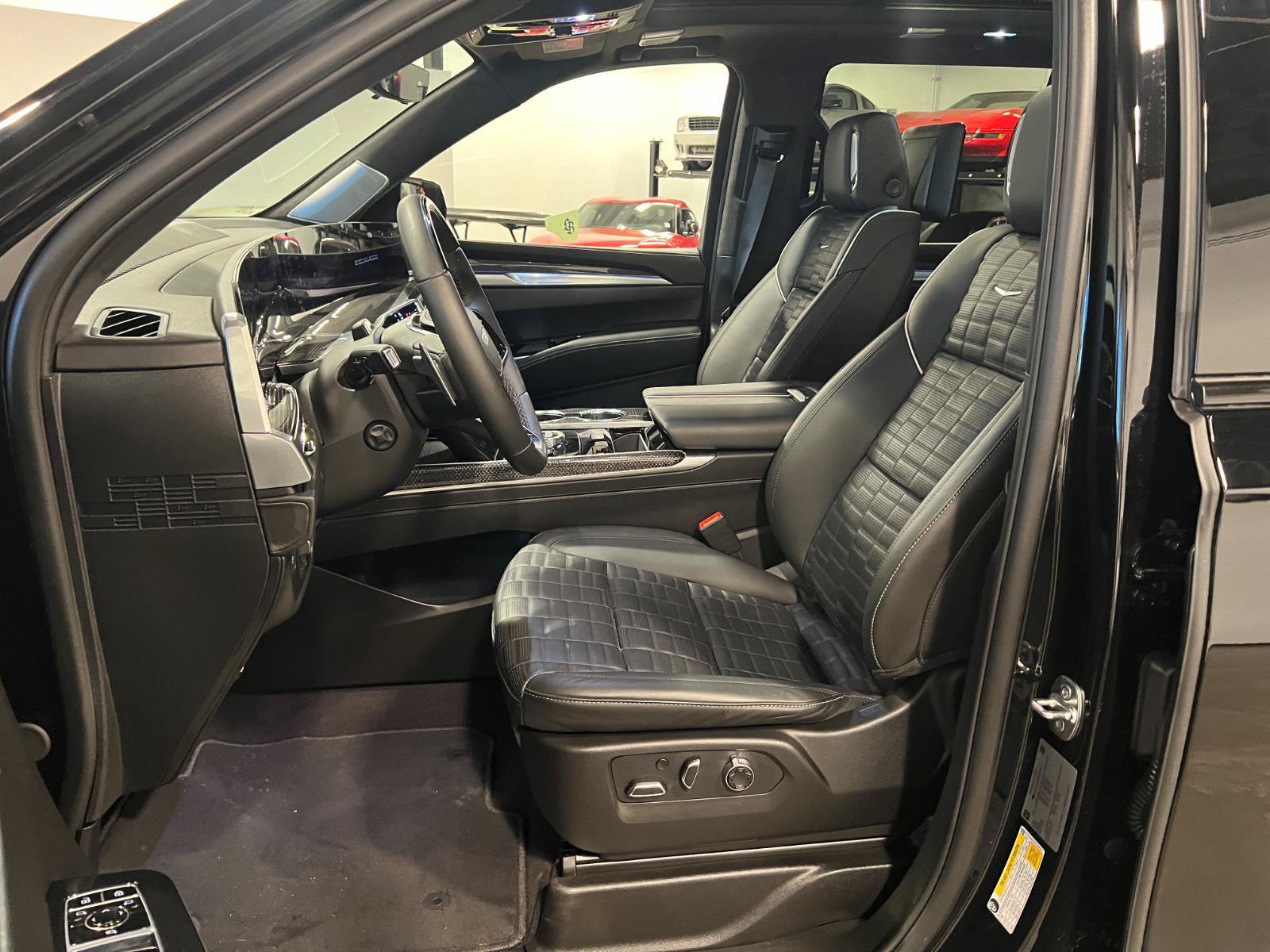 Used 2026 Cadillac Escalade V AWD/4WD image 9
