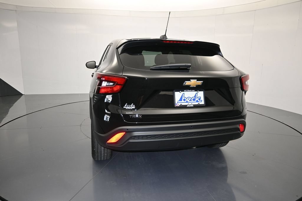 New 2026 Chevrolet Trax LS w/ LS Convenience Package FWD image 23