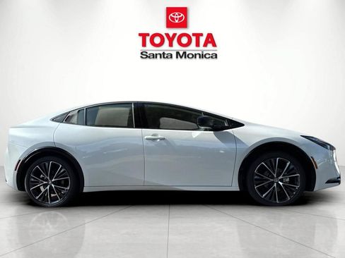 New 2027 Toyota Prius XLE FWD image 2