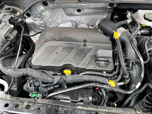 Used 2025 Chevrolet Trax LT w/ LT Convenience Package image 32