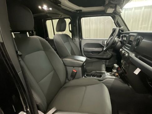 Used 2023 Jeep Gladiator Willys image 13