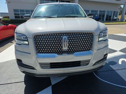 Used 2024 Lincoln Navigator Premiere image 7