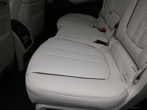 New 2026 BMW X7 M60i image 16