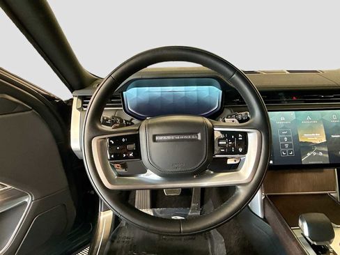 Certified 2025 Land Rover Range Rover SE AWD/4WD image 11