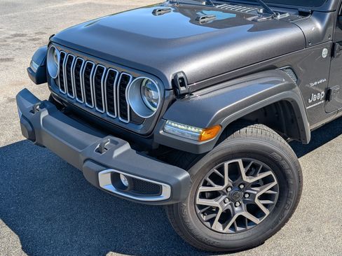 Used 2024 Jeep Wrangler Unlimited Sahara w/ Safety Group AWD/4WD image 13