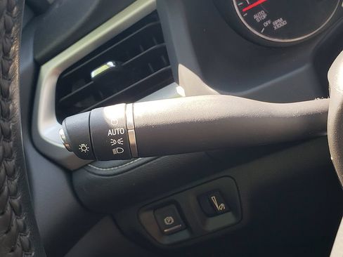 Used 2020 GMC Acadia SLE w/ Driver Convenience Package FWD image 29