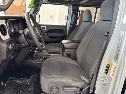 Used 2024 Jeep Wrangler Unlimited AWD/4WD image 3
