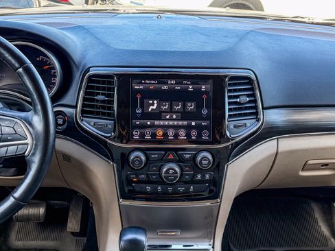 Used 2019 Jeep Grand Cherokee Limited image 12