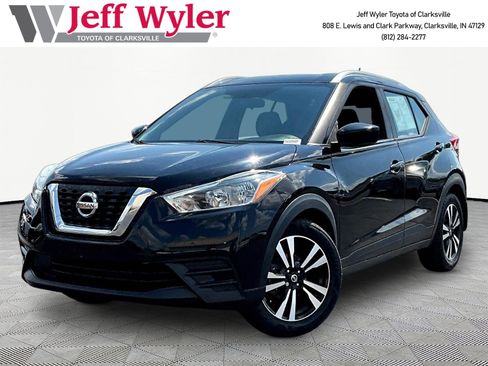 Used 2018 Nissan Kicks SV FWD image 1