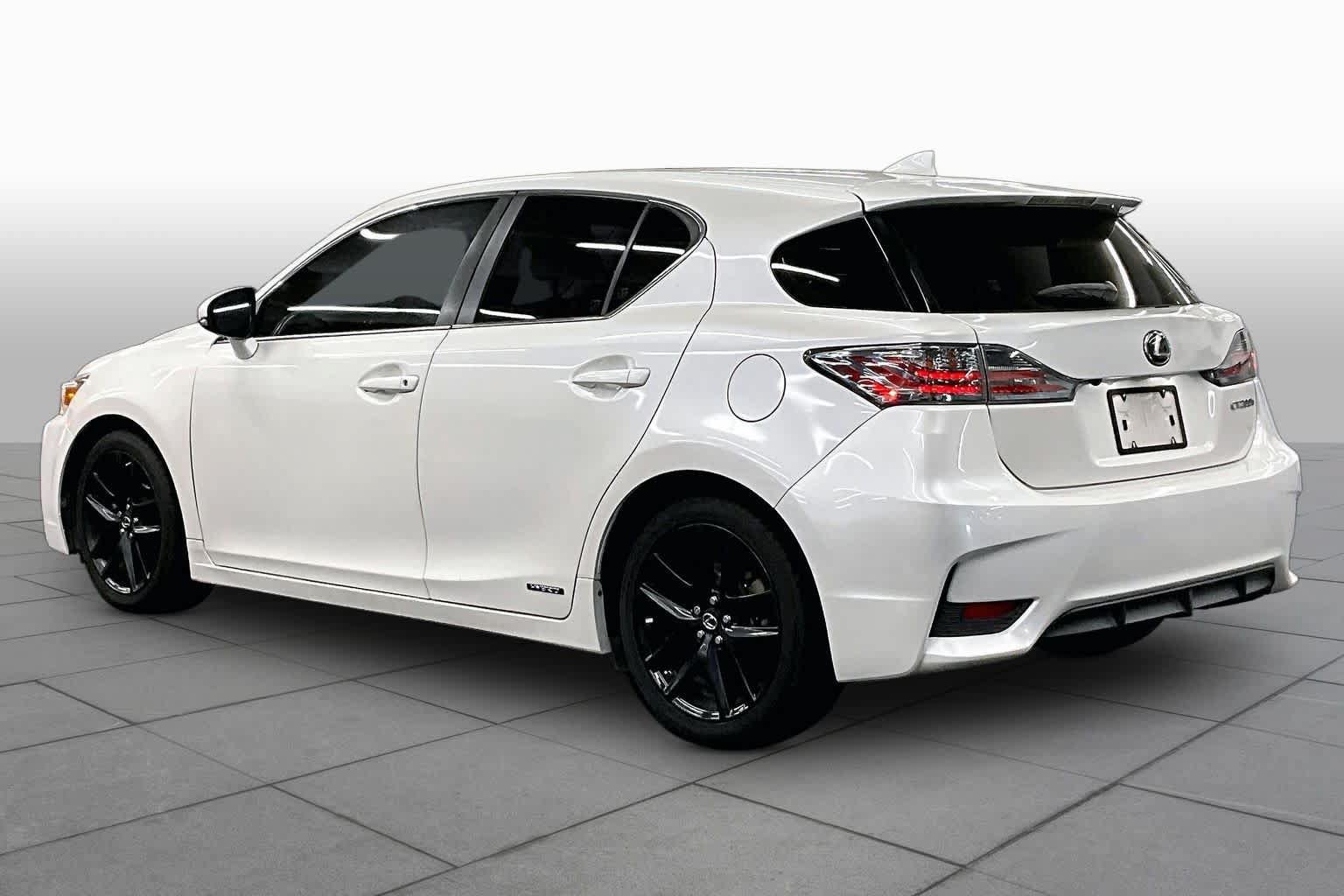 Used 2017 Lexus CT 200h w/ Seat Comfort Package FWD image 11