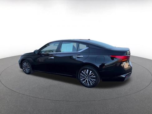 Used 2025 Nissan Altima 2.5 SV FWD image 10