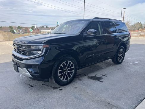 Used 2025 Ford Expedition Platinum image 3