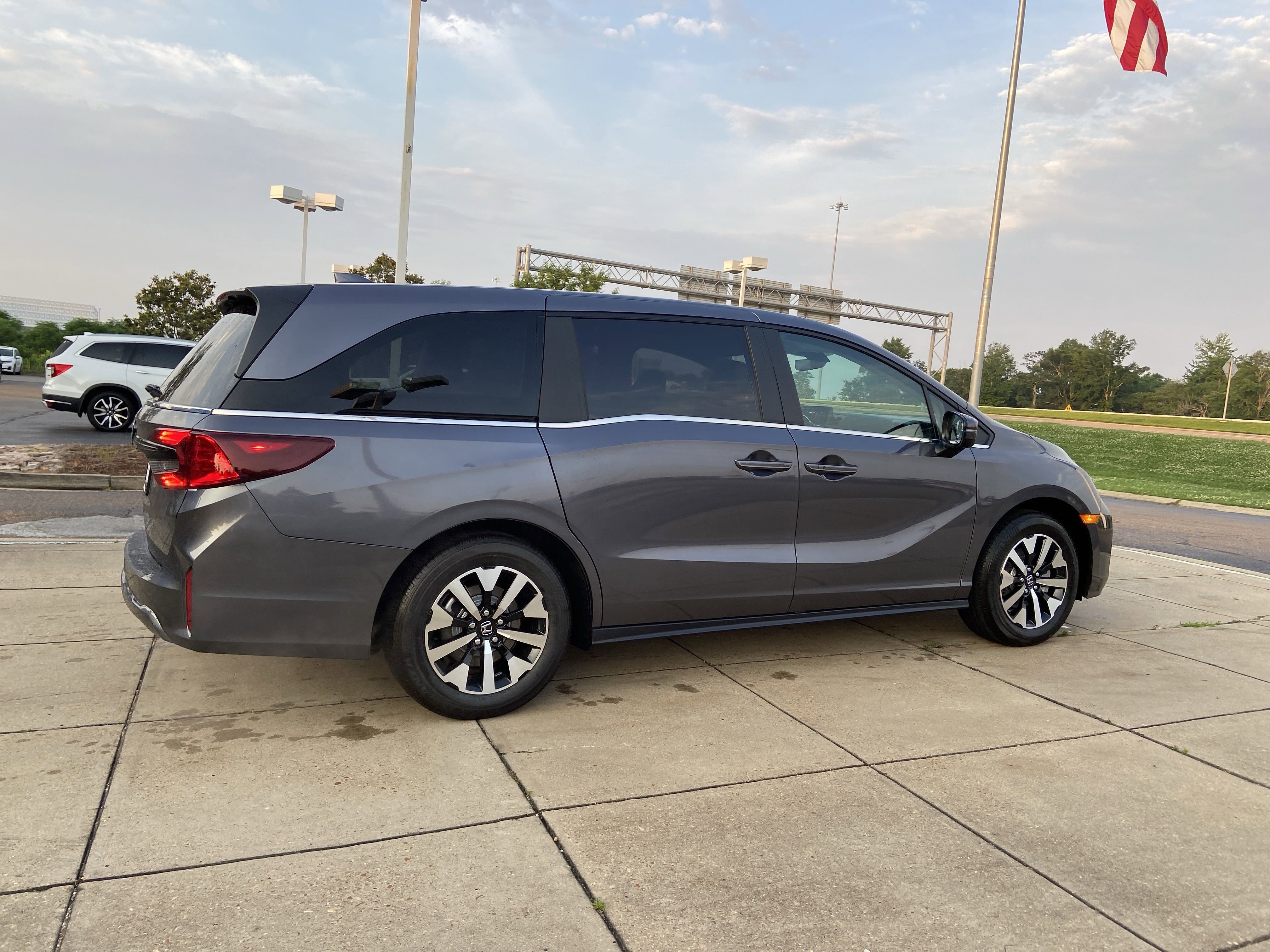 New 2027 Honda Odyssey EX-L image 11