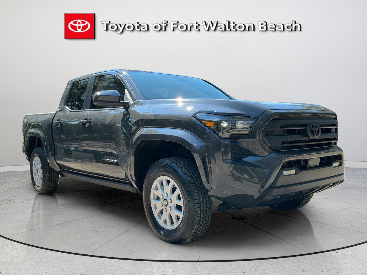 Used 2025 Toyota Tacoma SR5 AWD/4WD image 3
