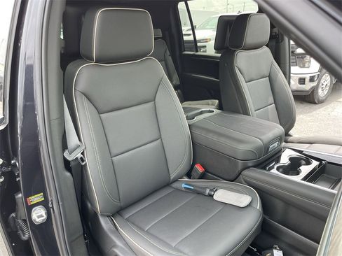 New 2025 Chevrolet Suburban Premier image 26