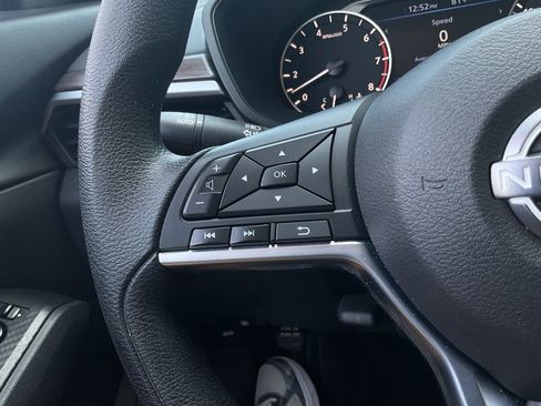 Used 2025 Nissan Altima 2.5 SV FWD image 30