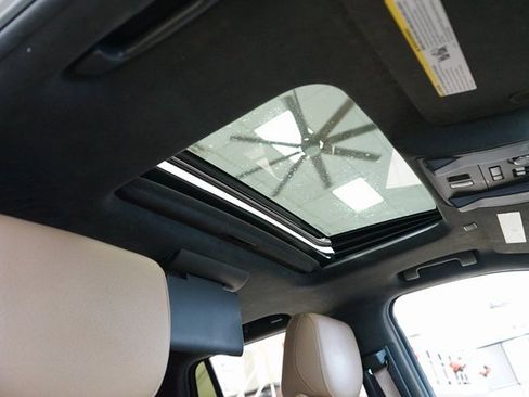 Used 2017 Cadillac Escalade Platinum image 13