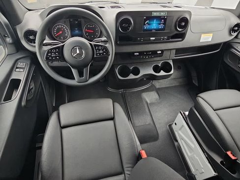 Used 2024 Mercedes-Benz Sprinter 2500 image 13
