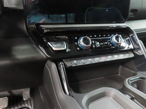 Used 2025 GMC Sierra 2500 AT4X image 68