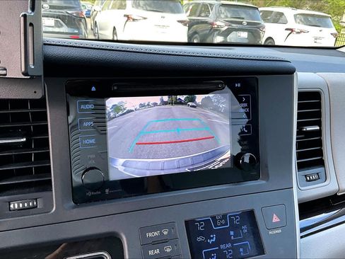 Used 2015 Toyota Sienna XLE image 26