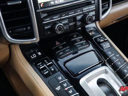 Used 2016 Porsche Cayenne image 20