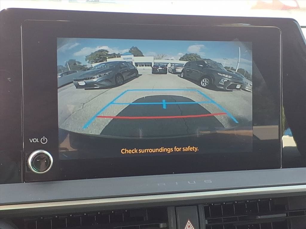 Used 2024 Toyota Prius LE FWD image 28