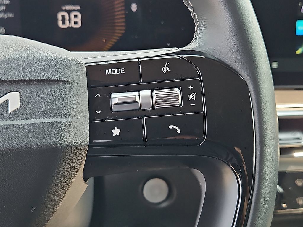 Certified 2026 Kia Sorento LX FWD image 23