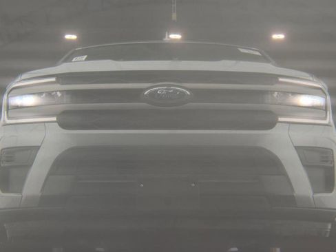 Used 2024 Ford Expedition Max XLT image 4