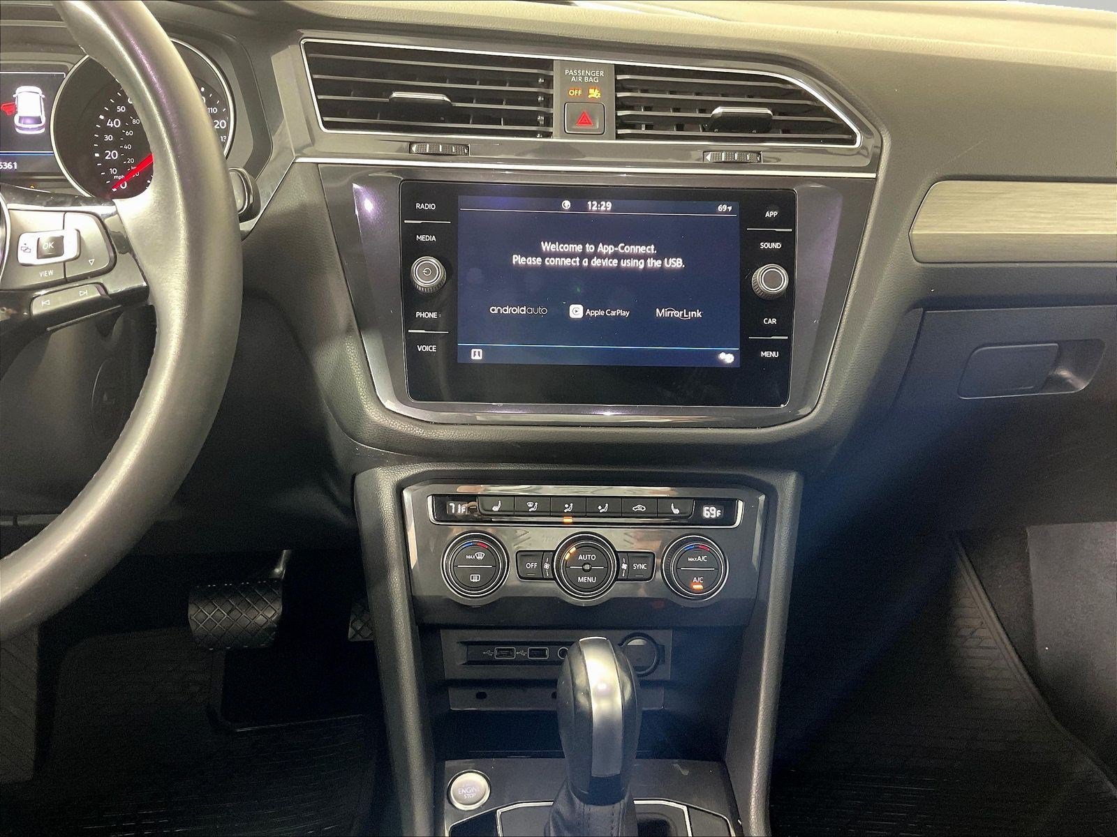 Used 2020 Volkswagen Tiguan SE w/ Panoramic Sunroof Package FWD image 9