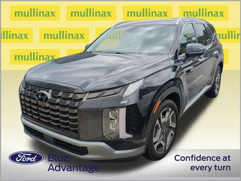 Used 2024 Hyundai Palisade SEL w/ Premium Package FWD image 2