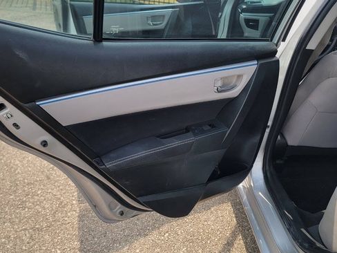 Used 2016 Toyota Corolla LE FWD image 18