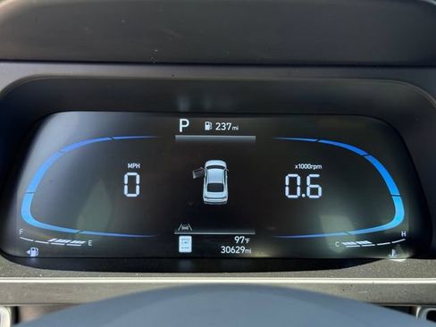 Used 2025 Hyundai Elantra Sport FWD image 15