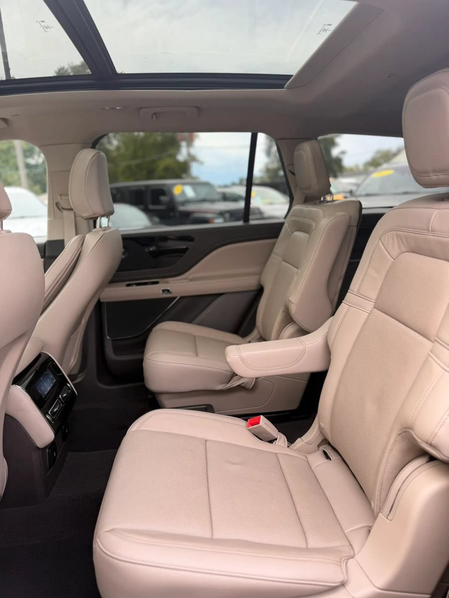 Used 2023 Lincoln Aviator Reserve w/ Equipment Group 201A AWD/4WD image 24