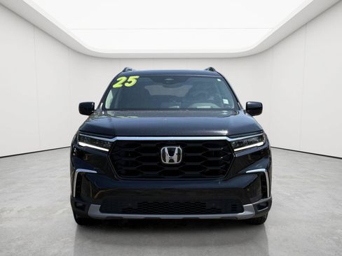 Used 2025 Honda Pilot Elite image 2