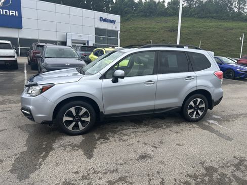 Used 2018 Subaru Forester 2.5i Premium w/ All-Weather Package AWD/4WD image 8