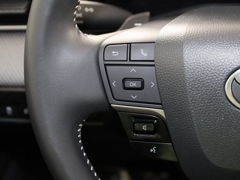 Used 2025 Toyota Camry SE image 31