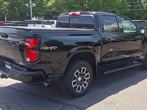 Used 2023 Chevrolet Colorado LT w/ LT Convenience Package III AWD/4WD image 8