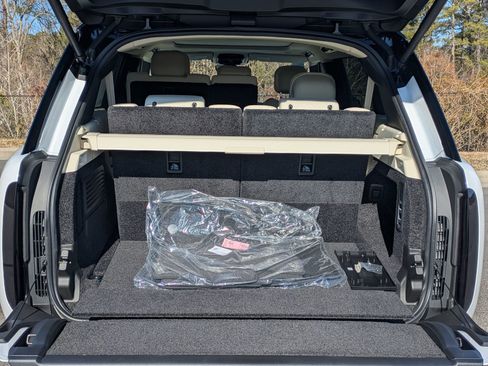 New 2026 Land Rover Range Rover Long Wheelbase SE image 28