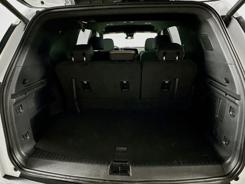 Used 2025 Chevrolet Traverse LT image 30