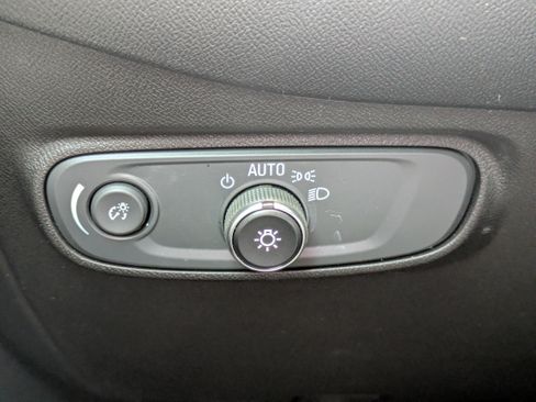 Used 2021 Chevrolet Equinox LS FWD image 15