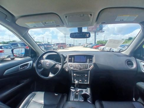 Used 2020 Nissan Pathfinder SL FWD image 18