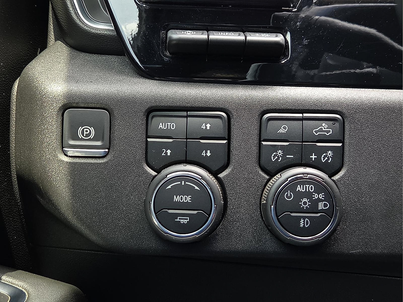 Used 2024 Chevrolet Silverado 1500 High Country w/ High Country Premium Package AWD/4WD image 20