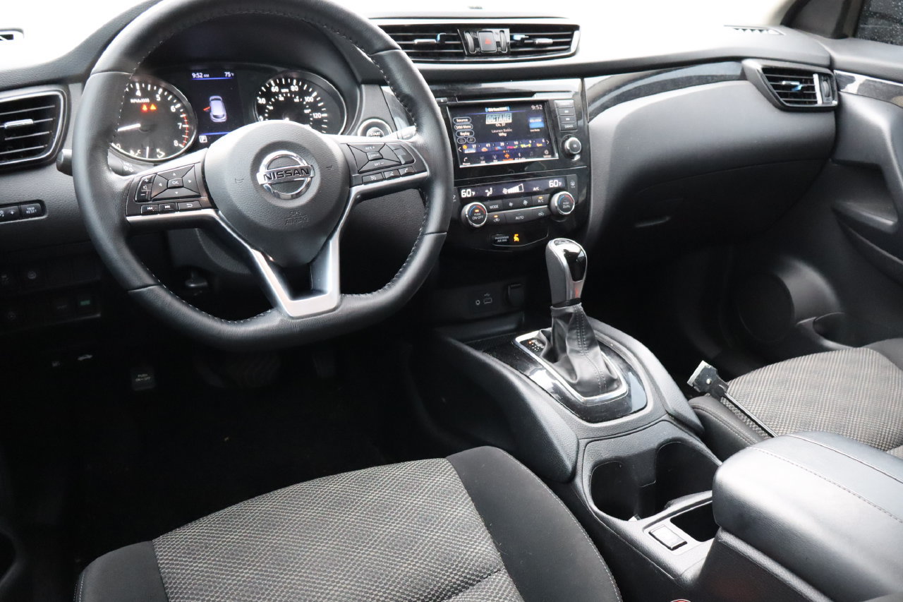 Used 2021 Nissan Rogue Sport SV FWD image 4