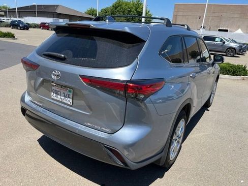 Used 2022 Toyota Highlander Limited AWD/4WD image 4