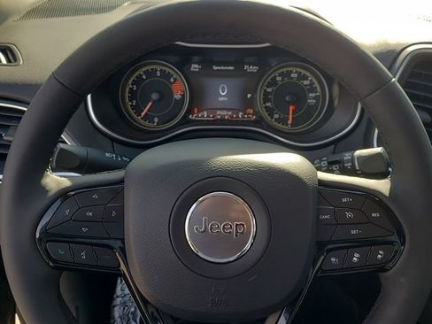 Used 2023 Jeep Cherokee Altitude Lux image 12