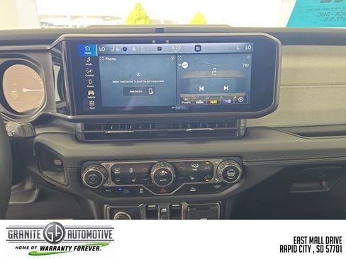Used 2024 Jeep Wrangler Unlimited Sahara AWD/4WD image 18