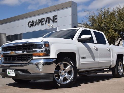 Used 2018 Chevrolet Silverado 1500 LT w/ Texas Edition image 2