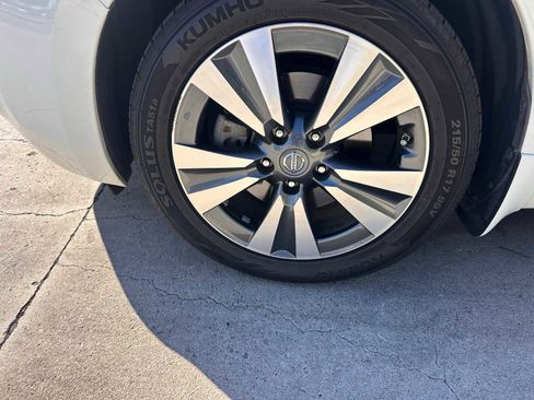 Used 2017 Nissan Leaf SV image 9