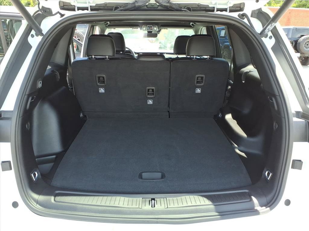 Used 2025 Jeep Grand Cherokee Limited AWD/4WD image 14